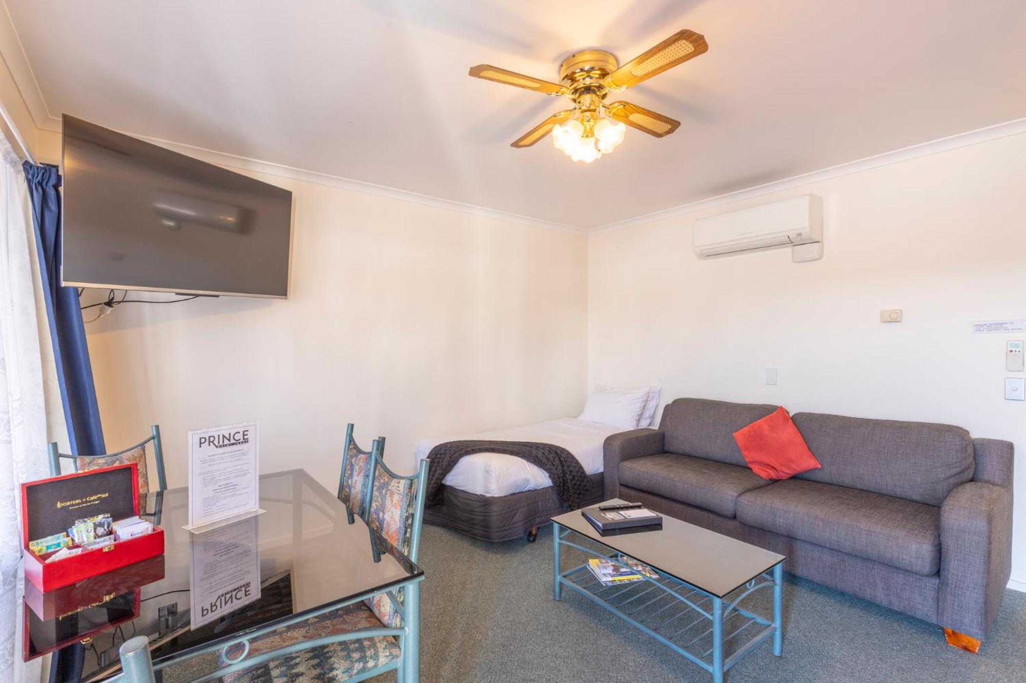 تاوبو Asure Prince Motor Lodge المظهر الخارجي الصورة